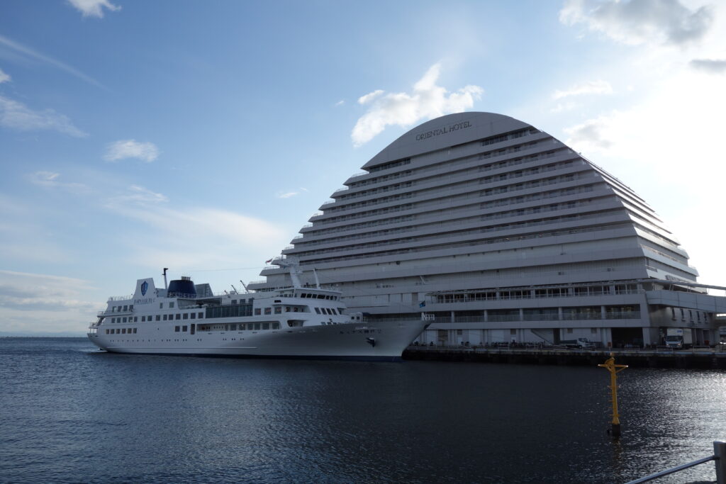 Kobe Meriken Park Oriental Hotel and Nakatottei Cruise Terminal